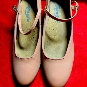 Dance/tap shoes
